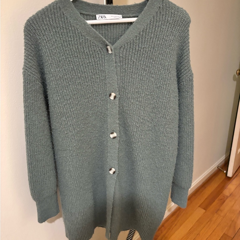 Zara Women's Cardigan in Soft Green